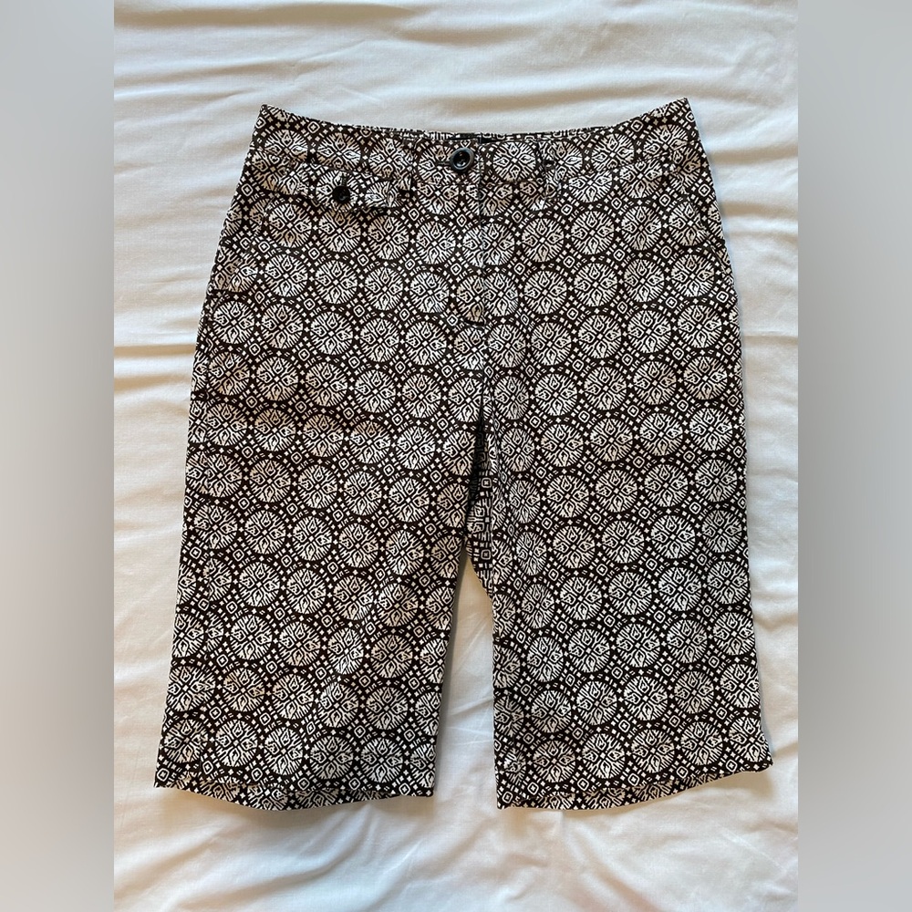 Talbots Chocolate and Ivory Geometric short size 4 - Picture 9 of 10